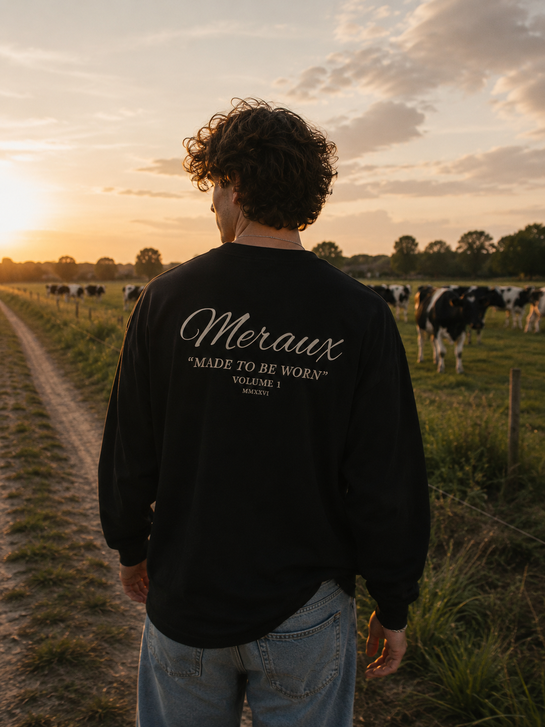 Script Longsleeve – Black / White
