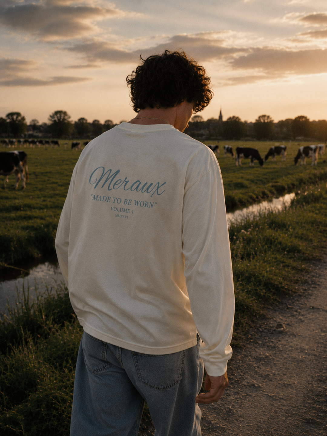 Script Longsleeve – Beige / Light blue